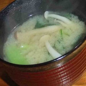 ＊小松菜としめじ・豆腐の味噌汁＊